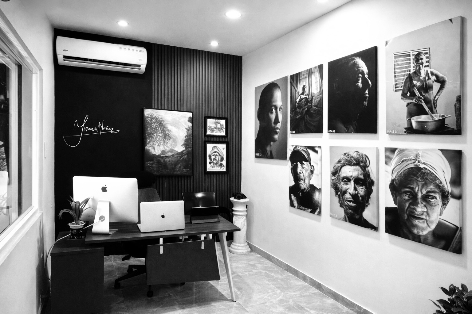 Despacho director Yoman B&W