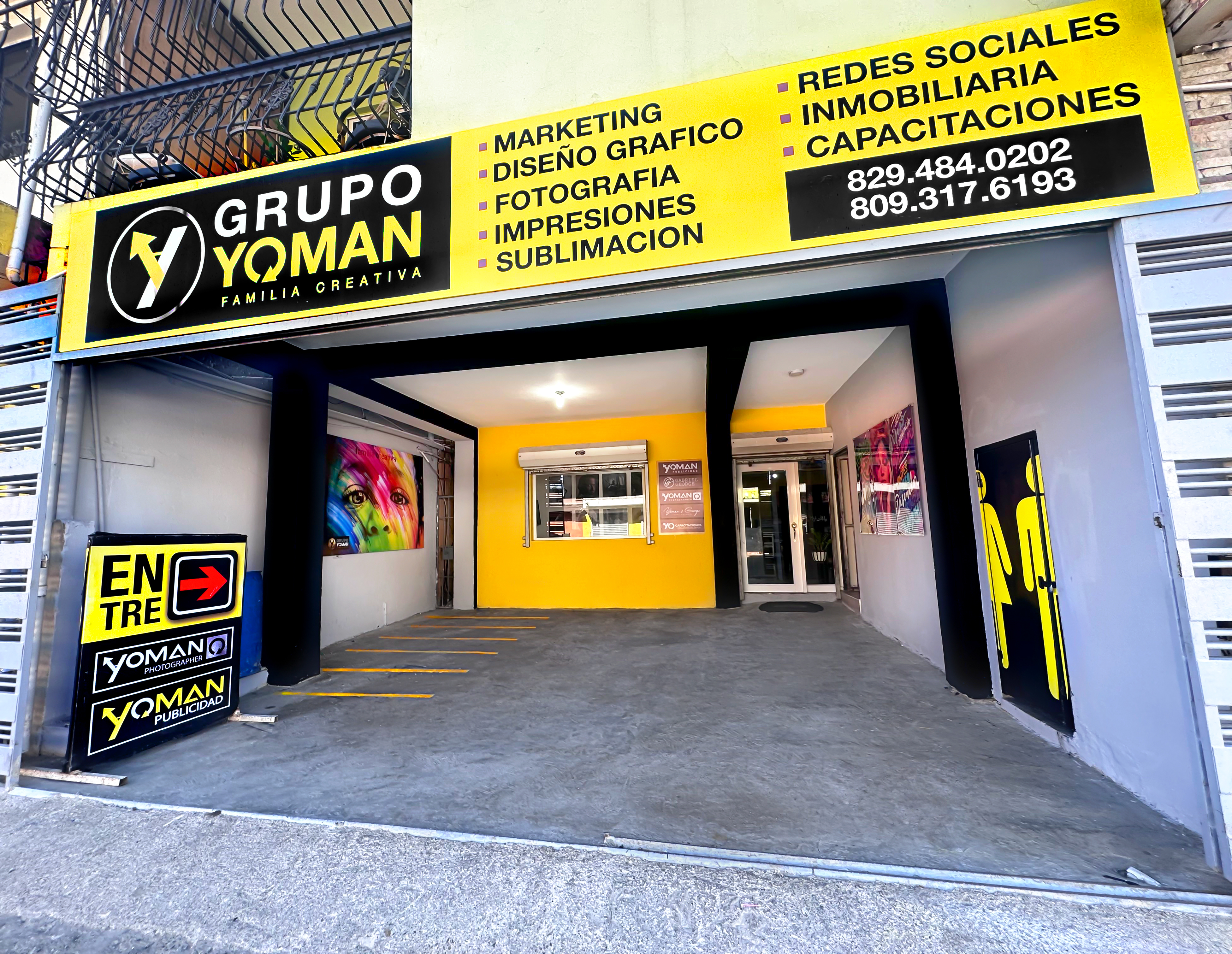 Letrero señaletica fachada Grupo Yoman La Vega RD